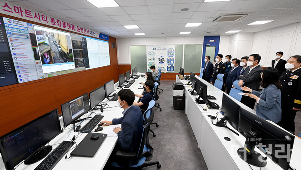 시청 IDC 센터에 자리잡은 스마트시티 통합플랫폼 운영센터(사진=인천시)